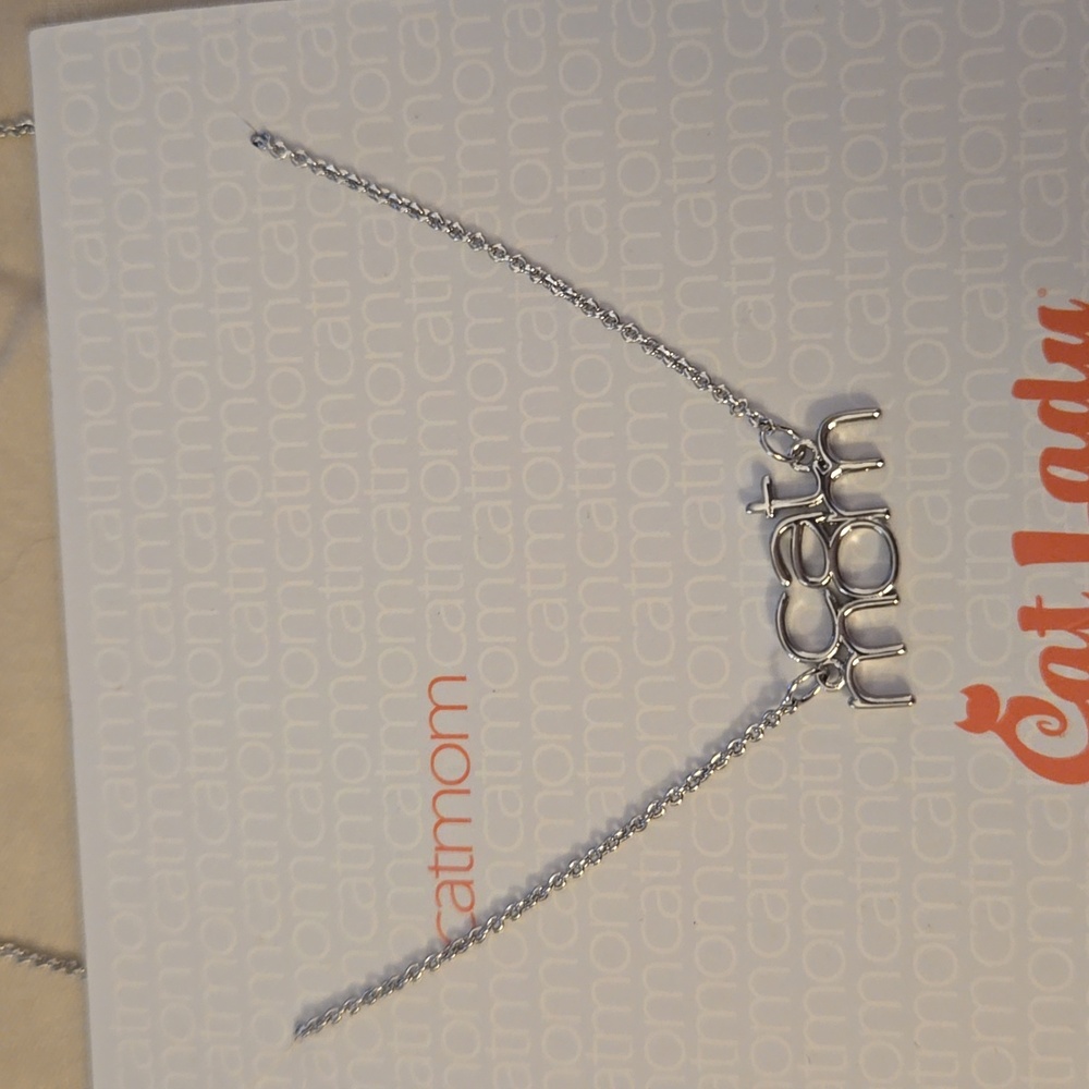 NWT "Cat mom" silver necklace